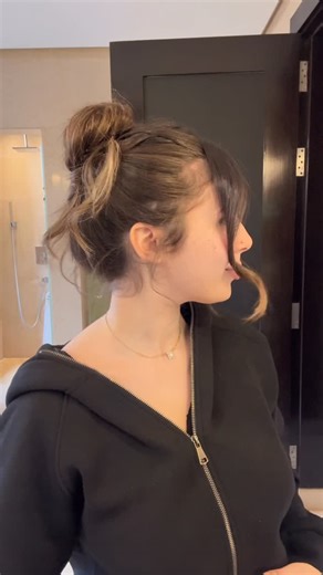 Farah Abdelshafy on Instagram: "Loose bun tutorial!🤍"