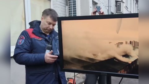 Firemen rescue 60 residents from blaze in Moscow