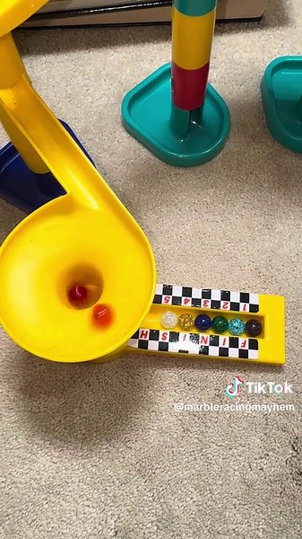 Marble Race Showdown: Pick a Marble and Watch the Excitement Unfold