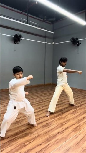 “Double Punch Self Defence 👊 | Learn in 10 Sec”#karate #martialarts #learnkarate #ytshorts