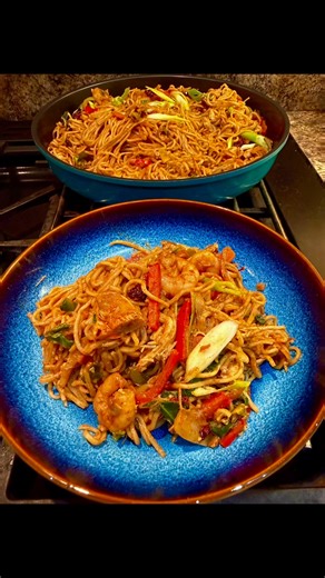 🍤 Chicken & Prawn Singapore Noodles 🍜 A really easy 10 minute meal that can be made exactly how you like it 😊 #northernnic #fypreelsシ゚viralシ #carlisle #quickmeals #singaporenoodles #ChineseNewYear2026 | Northern Nic’s Back Kitchen
