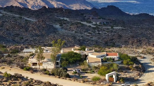 在这处独一无二的沙漠度假胜地，您可以尽情放松身心，体验无与伦比的奢华与宁静。度假胜地坐落于风景如画的圣罗莎山脉之中