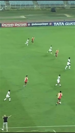 WOW! 🤯 East Bengal were rocked early in the game, as SC Delhi took the lead in the fourth minute ⚽ 👀 But Yousseff Ezzejjari’s brace helped the home side script a big win 💯 🎥 Video courtesy: @fancode | ESPN India