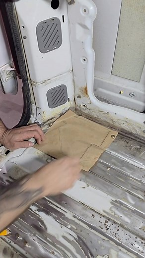 513K views · 8.2K reactions | Remendo 1 no assoalho da Sprinter #billmetalwork #latoneria #funilariaepintura #funilaria | Bill Metal Work | Facebook