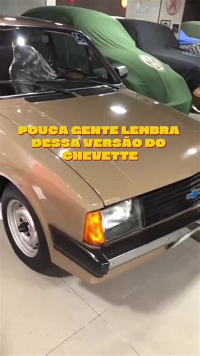 O Chevrolet Chevette Hatch foi uma das versões mais interessantes da linha Chevette produzida pela Chevrolet no Brasil. Com design mais esportivo e tração traseira, o modelo conquistou muitos fãs entre os entusiastas de carros antigos. Equipado com motores 1.4 e 1.6, o Chevette Hatch ficou conhecido pela mecânica simples, robusta e fácil de manter. Hoje ele é considerado um clássico da cultura automotiva brasileira e ainda aparece em projetos de preparação e restauração. 💬 Agora comenta aqui: V