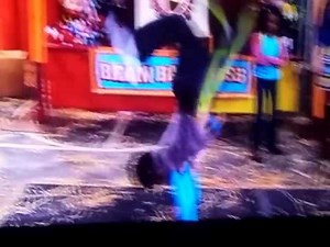 Jessie luke hurts his knee