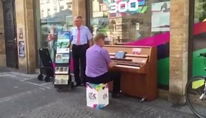 Jehovah's Witness preaching with piano. JW brothers, jwbrother | JW Brothers