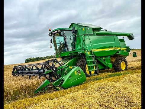 John Deere 9560 Combine WTS Racing against the weather