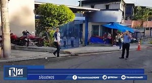 El periodista David Cruz nos tiene la actualización del accidente de un bus de la ruta 9, el cual colisionó en una pared del Hospital Amatepec bajando la calle de Ciudad Credisa en Soyapango. Hay 20 personas lesionadas. | Telenoticias Megavisión