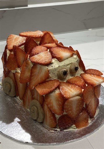 Creating a Fun Car Cake in Just 30 Minutes