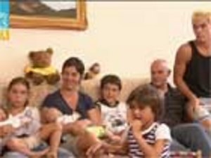 SOS TATA - 28/03/2012 : TATA LUCIA: LE NUOVE REGOLE PER LA FAMIGLIA PERONI - LA7.it