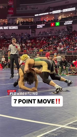 2023 state champ Alexander Pierce started his quarterfinal with a BANG scoring 7 points on this first period cradle. He ended up with a tech in the 2nd. #statechampionships