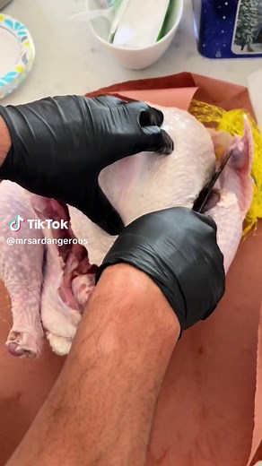 Frog cut is the spatchcock… #thanksgiving #turkey