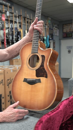 🎸 USA-MADE TAYLOR 314ce | EDGE BURST 🎸 Welcome to Bizarre Guitar – Reno, Nevada. Tonight we’re featuring a classic, do-it-all acoustic: a 314ce from Taylor Guitars, proudly made in the USA. ✨ Beautiful Edge Burst finish ✨ Sapele back & sides ✨ Sitka spruce top ✨ Taylor’s Expression System pickup ✨ Plays great and sounds great ✨ Priced very reasonably — call us for the real deal This is one of those guitars that covers everything: studio, stage, and living room. And yes — we’ll give you a hell 