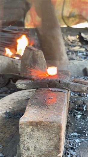 English Caption*: "History forgets kings. Walls remember nails#vairalvideo #unitedstates #usa #