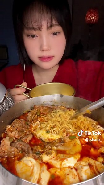 Korean Spicy Soft Tofu Ramen Mukbang at 1 AM