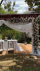 2.1K views · 39 reactions | Pergola setting for an outdoor ceremony ✂️‍♀️ #decoracionfloral #bodasenquito #novias #weddingfloral #weddingdecor #weddingevent #weddingflowers #wedding #arregloflorales #bodas #arreglosfloralesparabodas #flowers #weddingevent #weddingreels #centrosdemesa #bodasdeensueño #weddinginstagram | Floresco floristería y eventos | Facebook