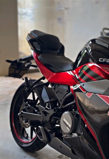 Descubre el CF250SR: Rendimiento y Estilo