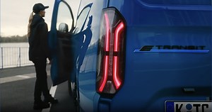 The new Ford Pro Delivery Assist system automatically turns off the engine, closes windows, locks doors and activates the emergency alarm when delivery van drivers make stops