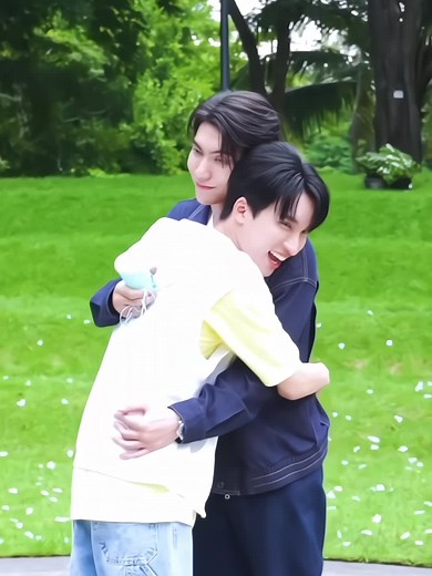 Quen tay 🙂‍↔️#theboynextworld #bossnoeul #bosschaikamon #noeulnuttarat #showtyboss #magentaboy #bonoh #xuhuong