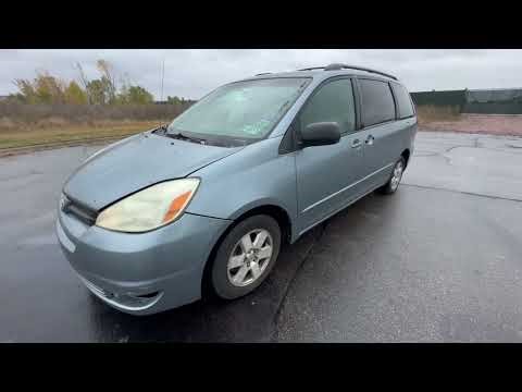 103705 2004 Toyota Sienna LE - 7 Passenger