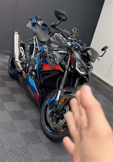 Espectáculo de BMW S1000RR y M1000R 2026