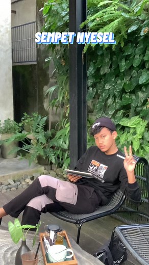 T.A.S EPS 05 ( Ilustrasi Design dari HP aja , Bisa ?) 1. Infinite Design Infinite Design adalah sebuah aplikasi desain grafis yang tersedia untuk perangkat mobile berbasis Android. Aplikasi ini memungkinkan pengguna untuk membuat gambar vektor, mengedit foto, dan membuat ilustrasi dengan berbagai macam fitur dan alat desain yang lengkap dan mudah digunakan. Beberapa fitur yang tersedia di Infinite Design antara lain berbagai macam brush dan efek, layer, pengaturan warna, perspektif, dan lain seb