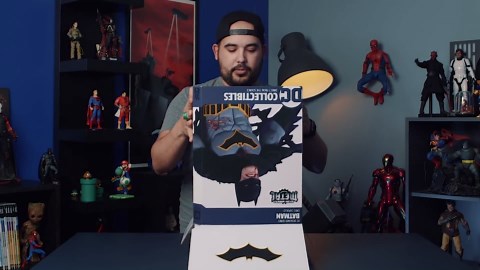 DC Collectibles metal Batman statue unboxing