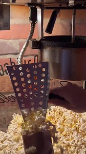 Guess what I’m eating… POPCORNNNN 🍿 #popcorn #mtlfoodie #mtlfood #memes #memestiktok