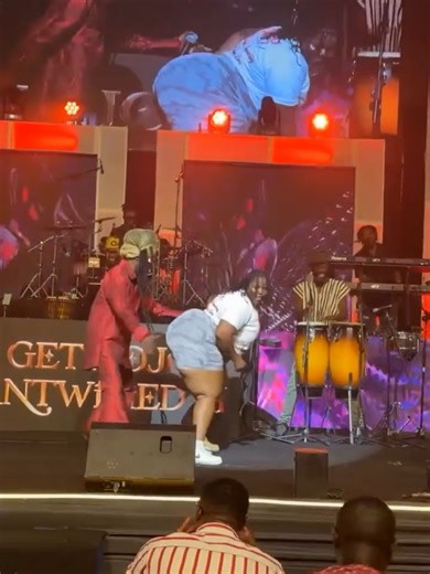 Ghanaian legendary musician, kojo Antwi, performing live during the detty December Christmas in Ghana, kumasi kumawood #atassa #kojoantwimusic #daddyyankee #daddylumba #afiaschwarzengegger