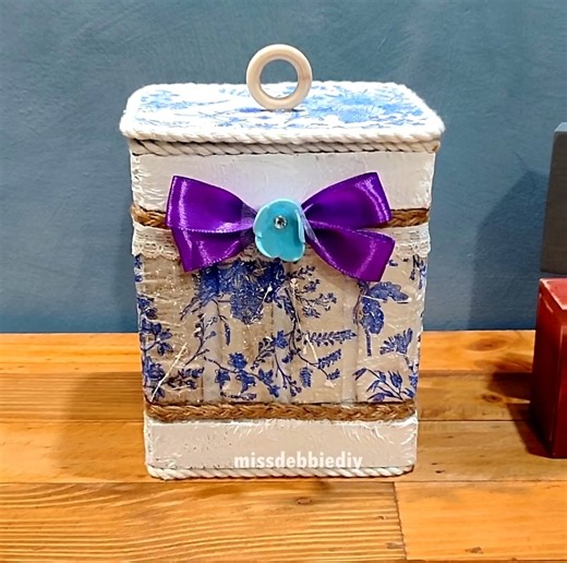 92K views · 3.4K reactions | Give your box a makeover with this simple idea—decorate it, and it's good to go! Music: Axe2Rock https://on.soundcloud.com/5KdXJ #diy #howto #diyprojects #diycrafts #crafts #recycling | 퓜퓲퓼퓼퓭퓮퓫퓫퓲퓮퓓퓲픂 | Facebook