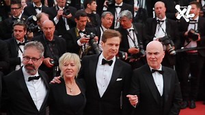 Festival de Cannes - Page Officielle. Ecco l'arrivo di Colin Firth sul red carpet. L'attore è a Cannes in veste di uno dei produttori del film "Loving" di Jeff Nichols. Speciale XL Festival di Cannes qui: http://bit.ly/1TSFQn1 #Cannes2016 | La Repubblica XL