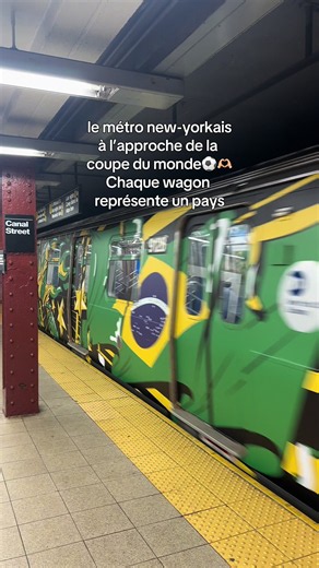 petite surprise en allant au travail👀🕺 Ça change des pubs partout #coupedumonde #newyorkcity #metro #etatsunis🇺🇸 #foot