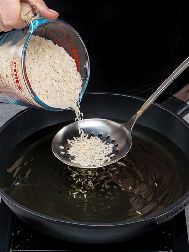 Fine No-Bake Cake – the Secret Ingredient Will Surprise You Sauce hot oil: 300 ml (10 fl oz) Twix: 500 g (18 oz) white chocolate: 150 g (5.3 oz) melted dark chocolate: 25 g (0.9 oz) Ingredients rice: 450 g (16 oz) sugar: 220 g (7.8 oz) milk: 130 ml (4.4 fl oz) milk powder: 60 g (2.1 oz) The cream mascarpone: 500 g (18 oz) powdered sugar: 150 g (5.3 oz) whipping cream: 900 ml (30 fl oz) Nutella: 170 g (6.0 oz) Decoration cocoa: 10 g (0.4 oz) strawberries: 60 g (2.1 oz)