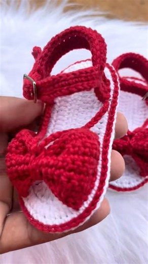 Sandália de crochê para bebê 👶🏻 #sapatinhodebebe #auladecroche #crochebrasil