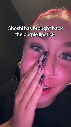 Reviving Bold Colors: Shoshi's Purple Lipstick