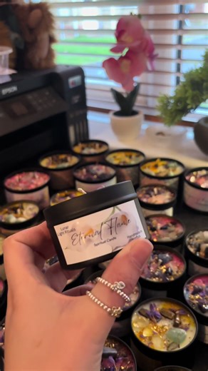 🔥 Eternal Flame Candle 🔥 A candle created to honour love, connection, and the kind of energy that never fades ✨ The Eternal Flame Candle is all about warmth, harmony, and keeping your heart gently alight, whether that’s self-love, romance, or deep emotional balance. 💎 Amethyst – brings calm, spiritual protection, and emotional clarity 💗 Rose Quartz – the crystal of love, compassion, and heart-healing 🤍 Clear Quartz – amplifies intentions and balances all energies Finished with dried lavende