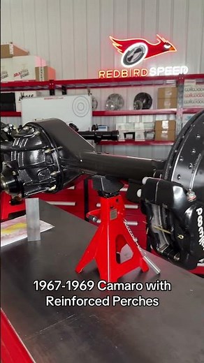 1967-1969 Camaro rear end from Strange Engineering with Wilwood disc brakes. 🏁