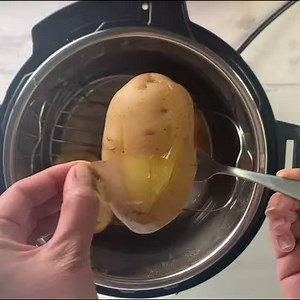 How to Boil or Steam Potatoes in the Instant Pot? This is part of the Instant Pot Cooking Basics series. Potatoes are perfect to steam in a pressure cooker, and it takes less than 30 minutes to get perfectly cooked potatoes. https://pipingpotcurry.com/boil-potatoes-instant-pot/ | Piping Pot Curry
