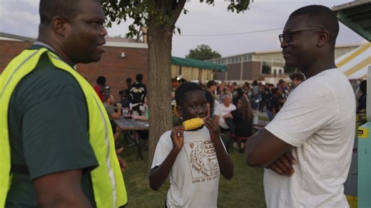 Migrants to Iowa strike different portraits where ‘American Gothic’ was created