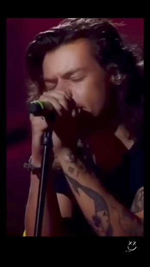 The best One Direction performance 🎤🎸🎶 Drag Me Down: One Direction #หญิงชราที่ฟังเพลงร็อค #onedirection #louistomlinson #liampayne | หญิงชราที่ฟังเพลงร็อค