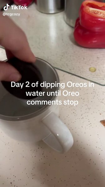 Cozy😴🎧 (@yourboycozy) - Oreo Dipping Challenge: Day 2 of Water Testing