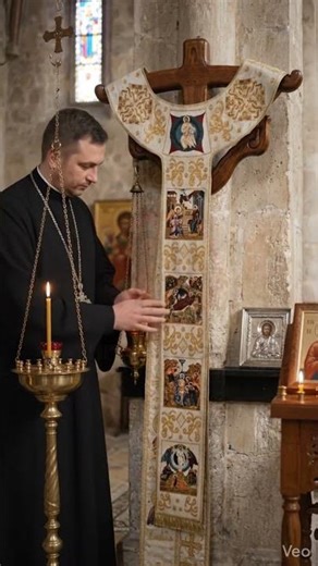 Pallio liturgico in gobelin con iconografia sacra tessuta e struttura tradizionale