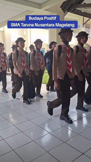 Positive Vibes.. Budaya menyapa seluruh guru/tamu/kakak senior yang ditemui ketika berada di komplek perguruan #smatarunanusantara #tarunamagelang #tarunanusantaramagelang #magelang #smamagelang #sekolahberkarakter #sekolahberprestasi #sekolahmiliter