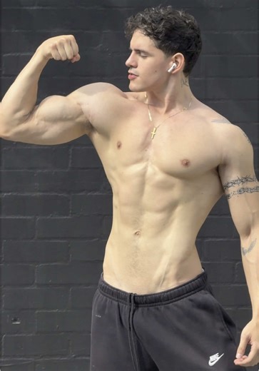 Un blanquito fuerte: Mathew Summer en acción