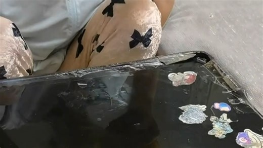 当半夜媳妇端碗泡面狂炫，老公直接用喇叭放出白天立下的flag #搞笑