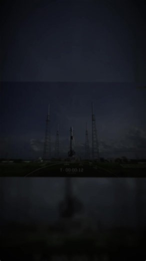 peluncuran satelit Satria 1 republik Indonesia🇮🇩 Satelit SATRIA-1 diluncurkan pada 19 Juni 2023 dari Cape Canaveral, Florida, AS, menggunakan roket Falcon 9 milik SpaceX. Satelit terbesar di Asia ini bertujuan mengatasi kesenjangan digital dengan menyediakan internet cepat ke 50.000 titik layanan publik di daerah Tertinggal, Terdepan, dan Terluar (3T) Indonesia. Proyek Satelit Republik Indonesia (SATRIA-1) ini memiliki beberapa fakta penting: •𝗞𝗮𝗽𝗮𝘀𝗶𝘁𝗮𝘀 & 𝗧𝗲𝗸𝗻𝗼𝗹𝗼𝗴𝗶: Menggunak