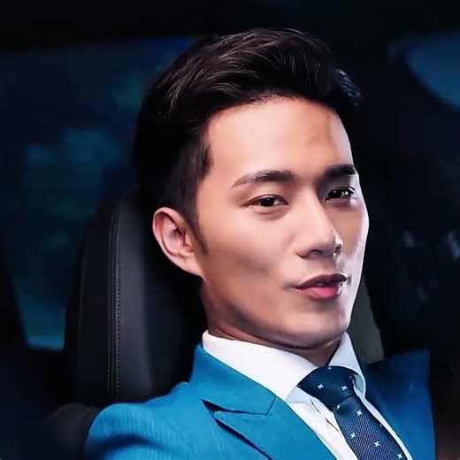 He always pays attention to you 😩