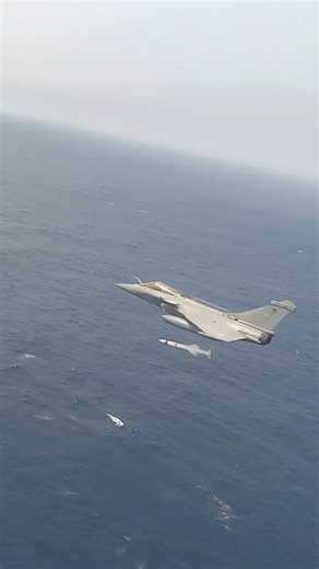 #WATCH : Rafale M of French Navy launching a missile over sea | 🎥 : French Navy | #rafale #rafaleM #fighterjet #aircraft | World Of Fighter Jets