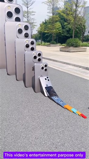 पापा ने सारे iPhone एक साथ गिरा दिए😱🤯 wood toy-wood working art skill wood/hand #shorts #viralvideos